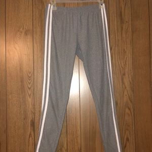 Grey leggings with two stripes